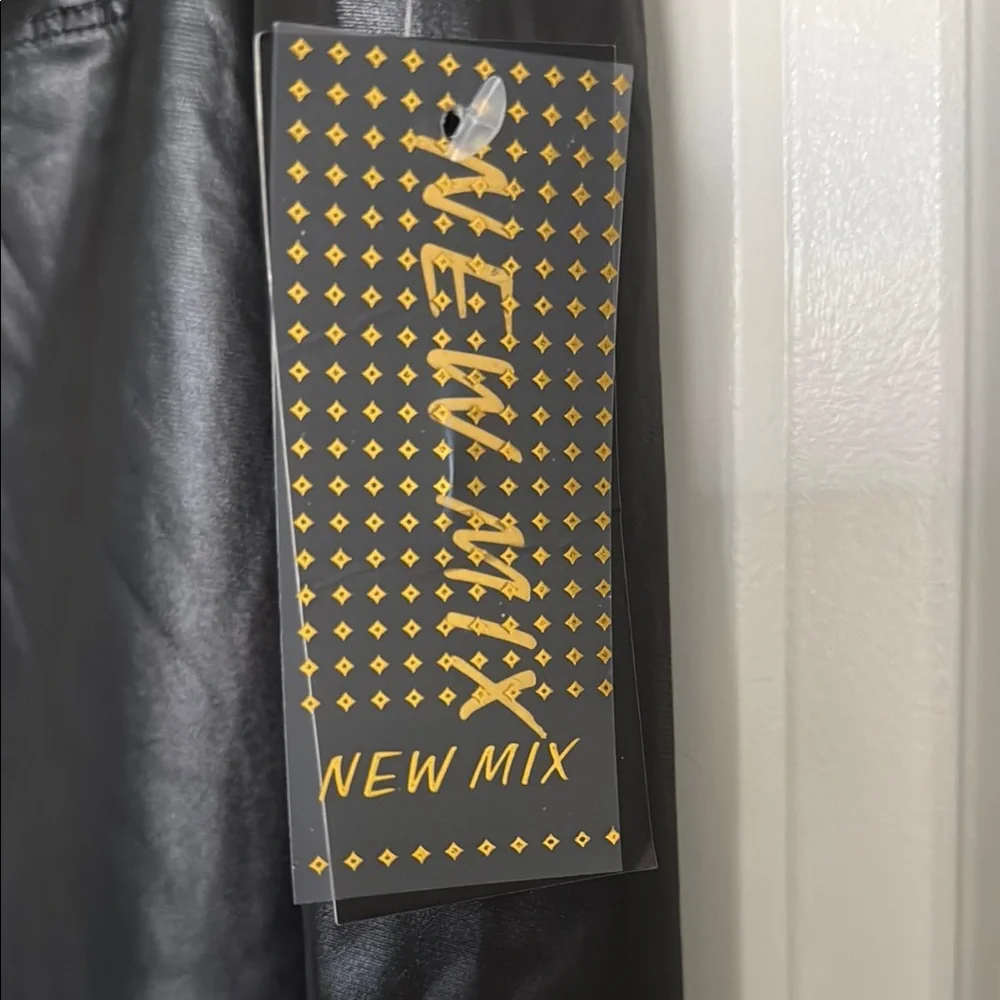🖤NWT Mix Black Faux Leather Leggings - Picture 3 of 4